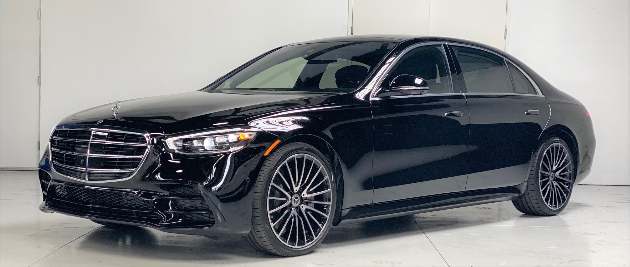 Rent a Mercedes Benz S580 in Los Angeles B&W Luxury Car Rental